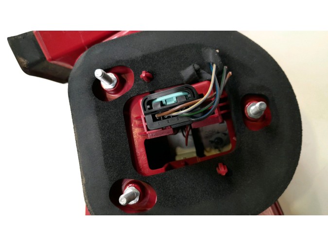 PILOTO TRASERO DERECHO VOLKSWAGEN PASSAT ROJO BLANCO 2006