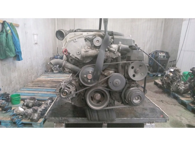MOTOR CON ACCESORIOS Y CAJA DE CAMBIOS MERCEDES E 230 1997