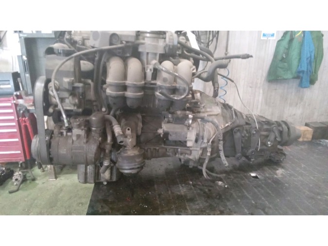 MOTOR CON ACCESORIOS Y CAJA DE CAMBIOS MERCEDES E 230 1997