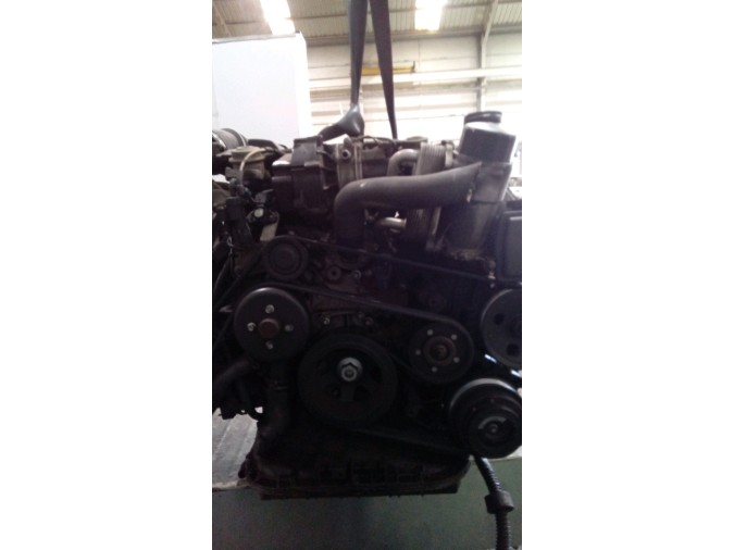 MOTOR CON ACCESORIOS Y CAJA DE CAMBIOS MERCEDES E 280 2000