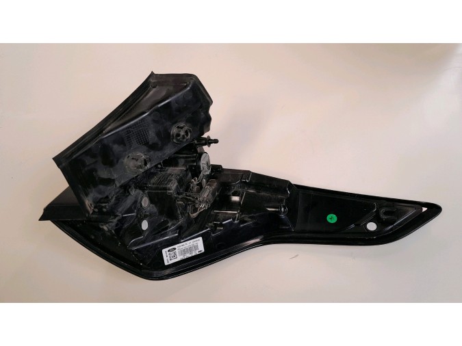 PILOTO TRASERO DERECHO FORD KUGA 2018