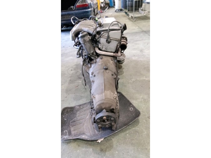 MOTOR CON ACCESORIOS Y CAJA DE CAMBIOS MERCEDES E 300 TURBODIESEL 1998