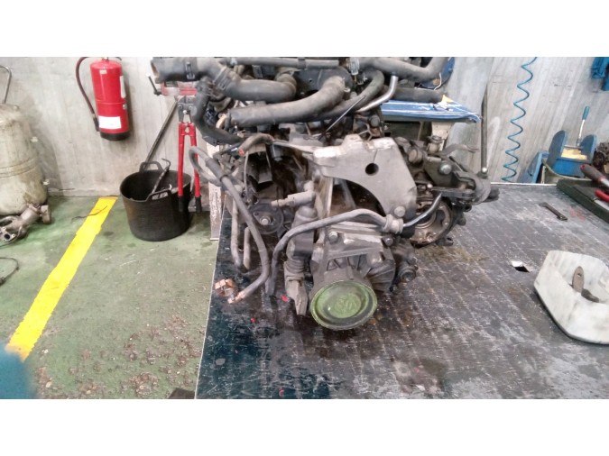 MOTOR CON ACCESORIOS Y CAJA DE CAMBIOS VOLKSWAGEN GOLF 2003