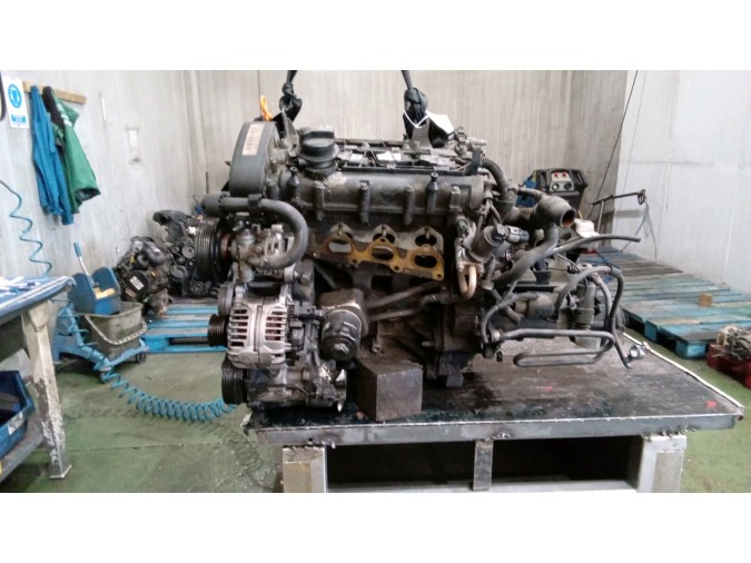 MOTOR CON ACCESORIOS Y CAJA DE CAMBIOS VOLKSWAGEN GOLF 2003