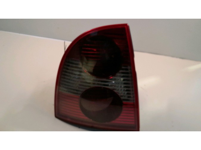 PILOTO TRASERO IZQUIERDO VOLKSWAGEN PASSAT 2001
