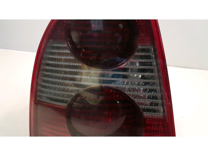 PILOTO TRASERO IZQUIERDO VOLKSWAGEN PASSAT 2001
