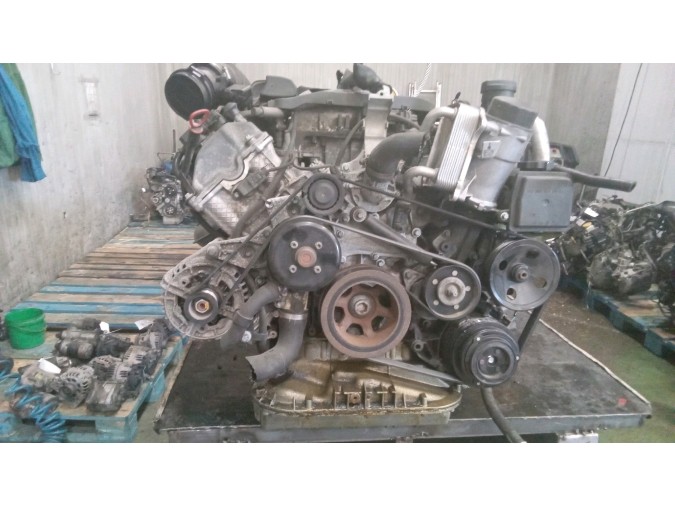 MOTOR CON ACCESORIOS Y CAJA DE CAMBIOS MERCEDES C 240 1999
