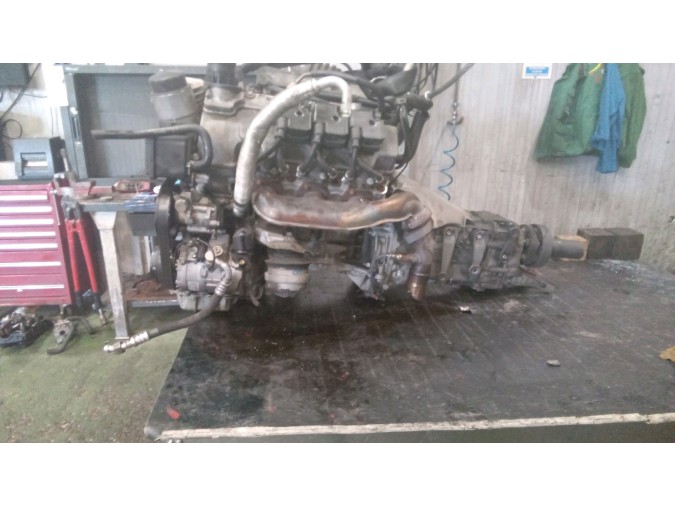 MOTOR CON ACCESORIOS Y CAJA DE CAMBIOS MERCEDES C 240 1999