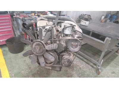 MOTOR CON ACCESORIOS Y CAJA DE CAMBIOS MERCEDES E 290 T TURBODIESEL 1999