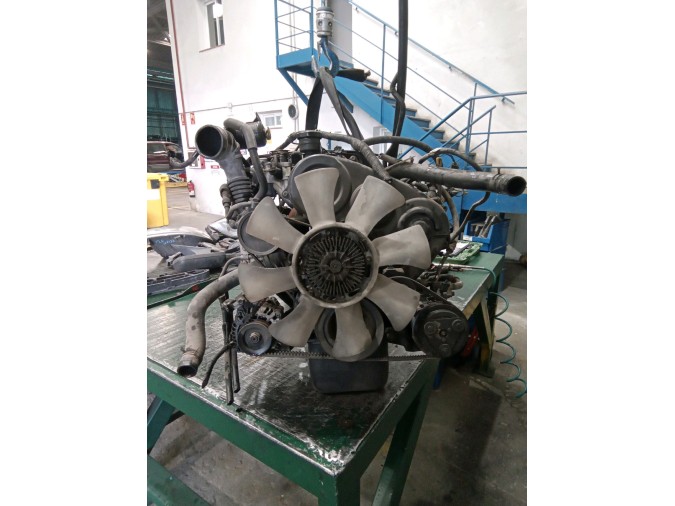 MOTOR CON ACCESORIOS Y CAJA DE CAMBIOS HYUNDAI H100 2000