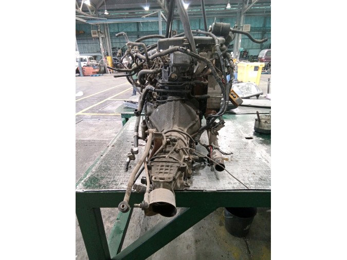 MOTOR CON ACCESORIOS Y CAJA DE CAMBIOS HYUNDAI H100 2000