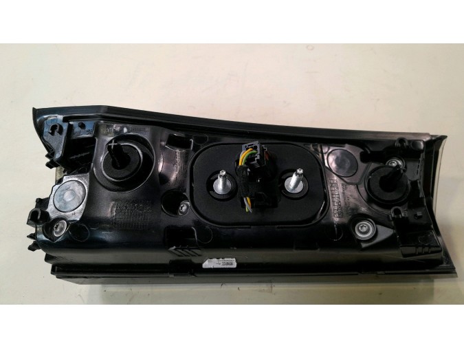 PILOTO TRASERO DERECHO INTERIOR PEUGEOT 2008 2022