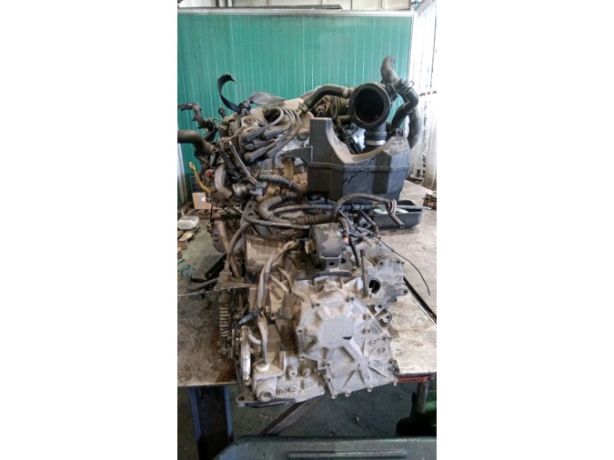 MOTOR CON ACCESORIOS Y CAJA DE CAMBIOS NISSAN PRIMERA 1998