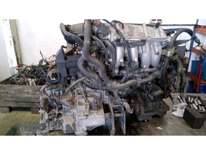 MOTOR CON ACCESORIOS Y CAJA DE CAMBIOS NISSAN PRIMERA 1998