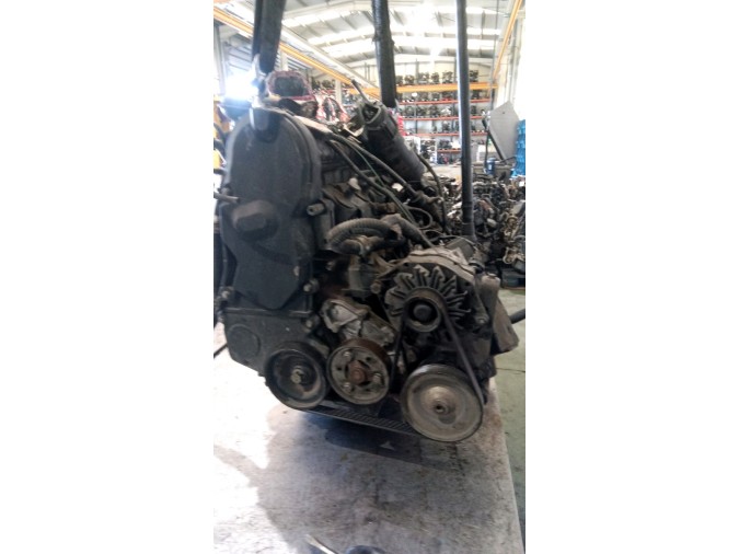 MOTOR CON ACCESORIOS SIN CAJA DE CAMBIOS RENAULT R19 1993