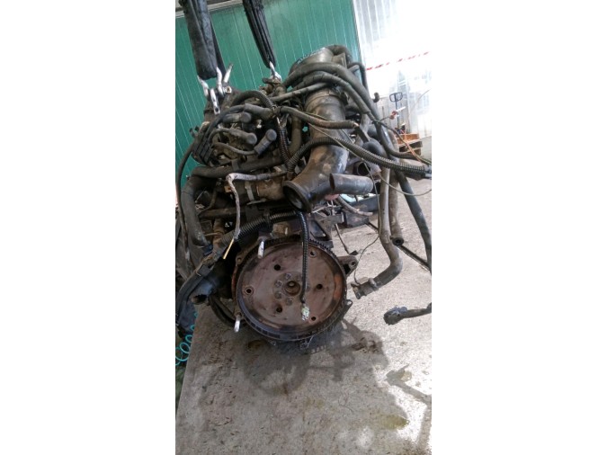 MOTOR CON ACCESORIOS SIN CAJA DE CAMBIOS RENAULT R19 1993