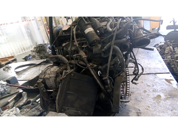 MOTOR CON ACCESORIOS SIN CAJA DE CAMBIOS RENAULT R19 1993