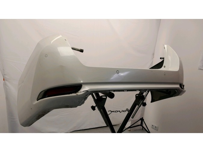 PARAGOLPES TRASERO TOYOTA AURIS 2016