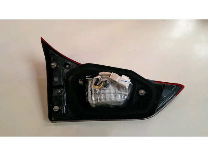 PILOTO TRASERO DERECHO TOYOTA AURIS 2016