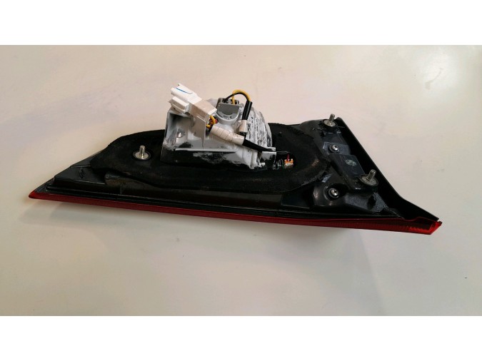 PILOTO TRASERO DERECHO TOYOTA AURIS 2016