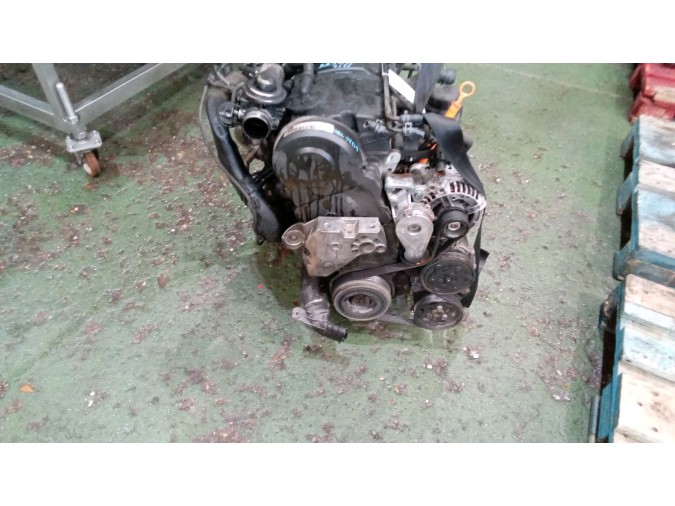 MOTOR CON ACCESORIOS Y CAJA DE CAMBIOS VOLKSWAGEN BORA 2001