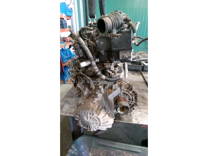 MOTOR CON ACCESORIOS Y CAJA DE CAMBIOS HYUNDAI ACCENT 2000