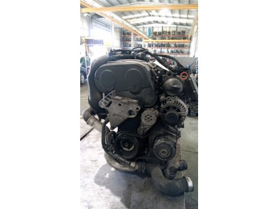 MOTOR CON ACCESORIOS Y CAJA DE CAMBIOS VOLKSWAGEN TOURAN 2005