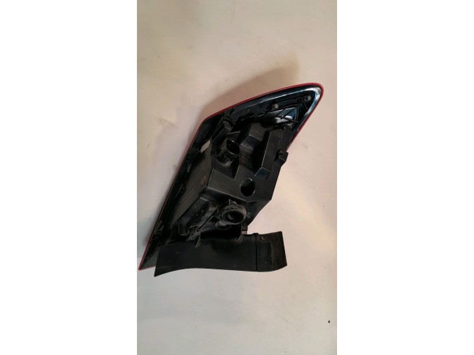 PILOTO TRASERO DERECHO SEAT LEON 2017
