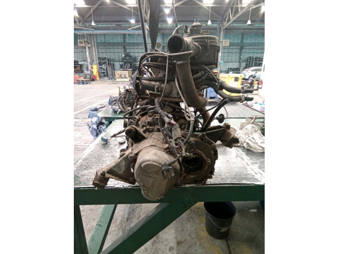 MOTOR CON ACCESORIOS SIN CAJA DE CAMBIOS RENAULT R11 1985