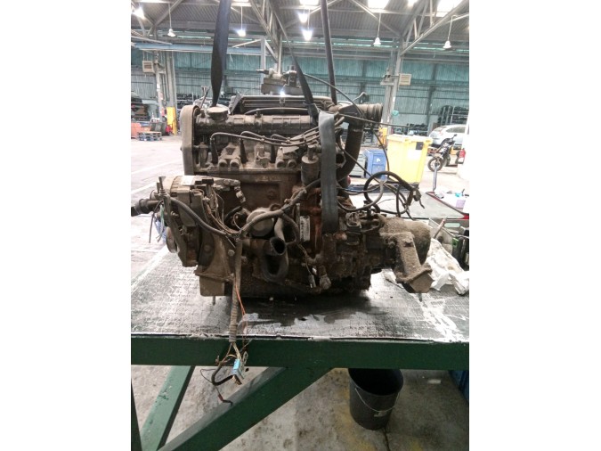 MOTOR CON ACCESORIOS SIN CAJA DE CAMBIOS RENAULT R11 1985