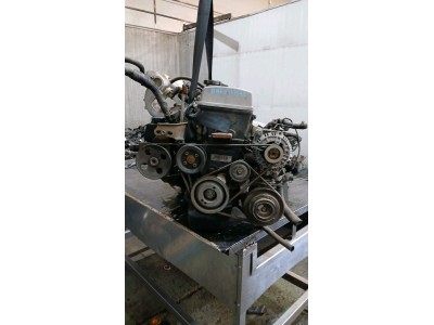 MOTOR CON ACCESORIOS Y CAJA DE CAMBIOS TOYOTA AVENSIS 1998