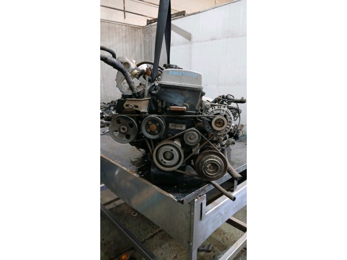 MOTOR CON ACCESORIOS Y CAJA DE CAMBIOS TOYOTA AVENSIS 1998