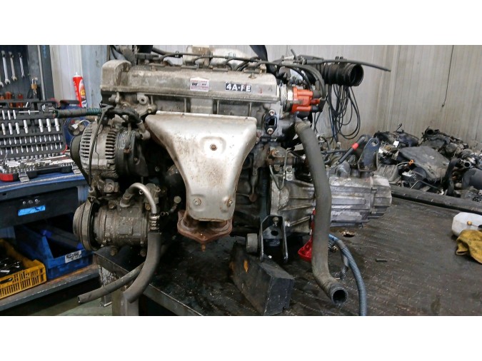 MOTOR CON ACCESORIOS Y CAJA DE CAMBIOS TOYOTA AVENSIS 1998