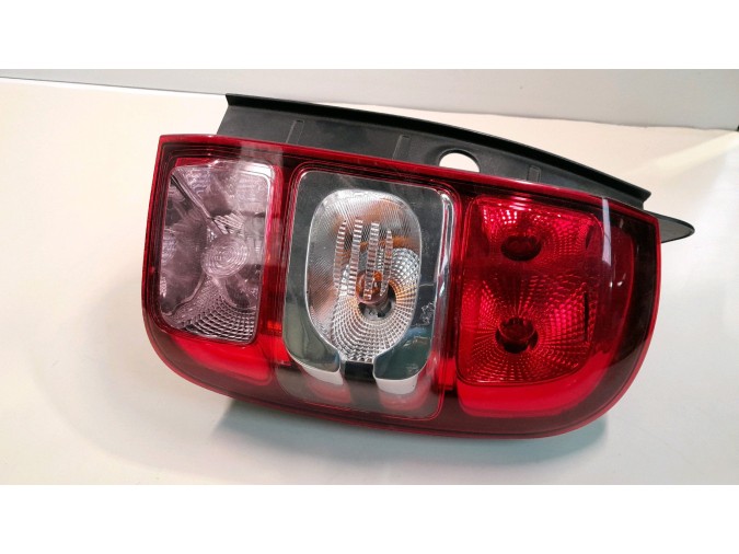 PILOTO TRASERO DERECHO DACIA DUSTER