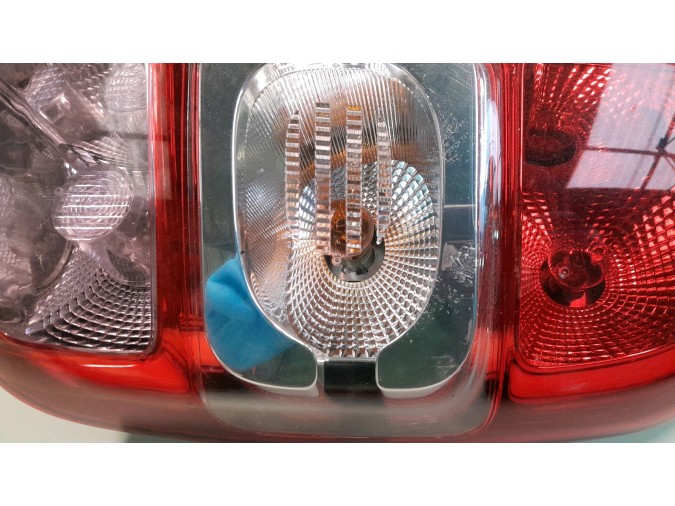 PILOTO TRASERO DERECHO DACIA DUSTER