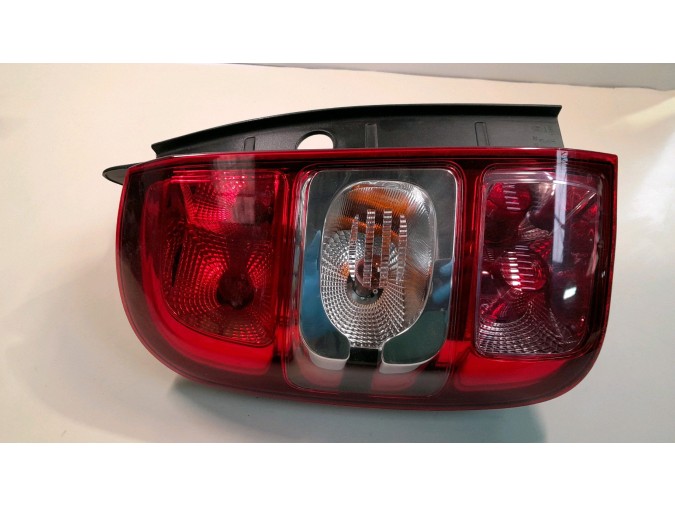 PILOTO TRASERO IZQUIERDO DACIA DUSTER