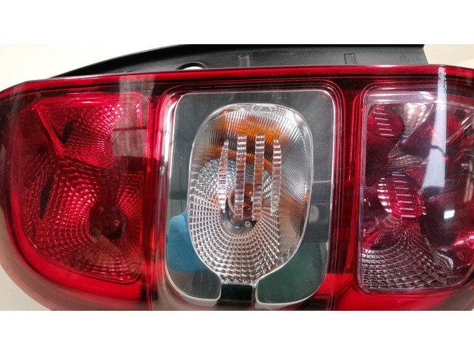 PILOTO TRASERO IZQUIERDO DACIA DUSTER