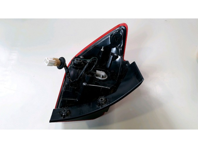 PILOTO TRASERO DERECHO EXTERIOR MITSUBISHI ASX 2015