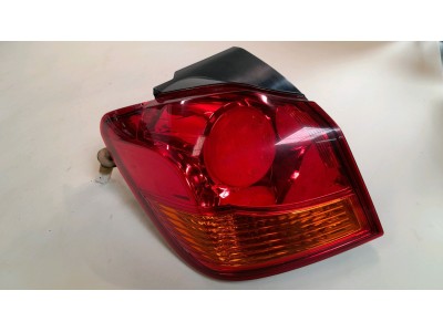 PILOTO TRASERO IZQUIERDO EXTERIOR MITSUBISHI ASX ROJO / AMBAR 2015