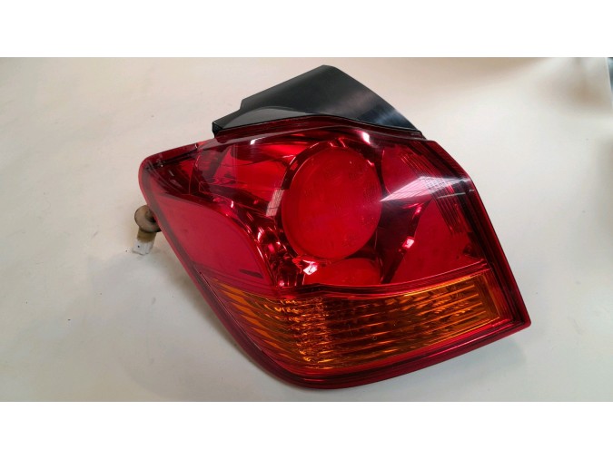PILOTO TRASERO IZQUIERDO EXTERIOR MITSUBISHI ASX ROJO / AMBAR 2015