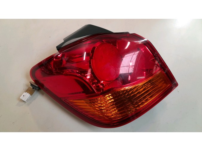 PILOTO TRASERO IZQUIERDO EXTERIOR MITSUBISHI ASX ROJO / AMBAR 2015