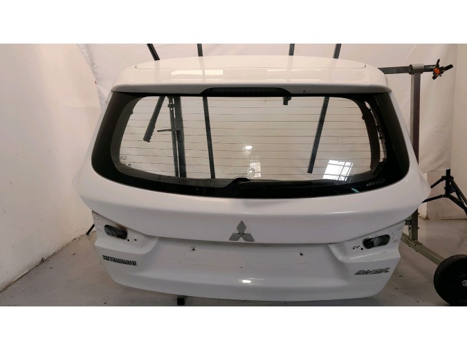 PORTON TRASERO MITSUBISHI ASX BLANCO 2015