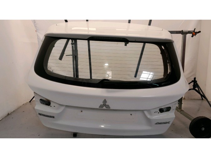 PORTON TRASERO MITSUBISHI ASX BLANCO 2015