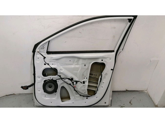 PUERTA DELANTERA DERECHA HYUNDAI KONA BLANCO 2020