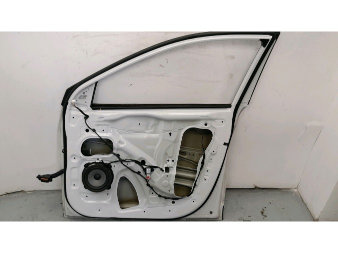 PUERTA DELANTERA DERECHA HYUNDAI KONA BLANCO 2020