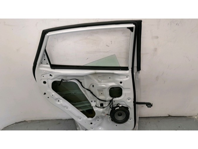 PUERTA TRASERA IZQUIERDA HYUNDAI KONA BLANCA 2020