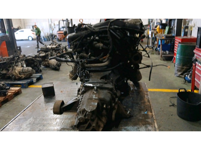 MOTOR CON ACCESORIOS Y CAJA DE CAMBIOS SKODA SUPERB 2004