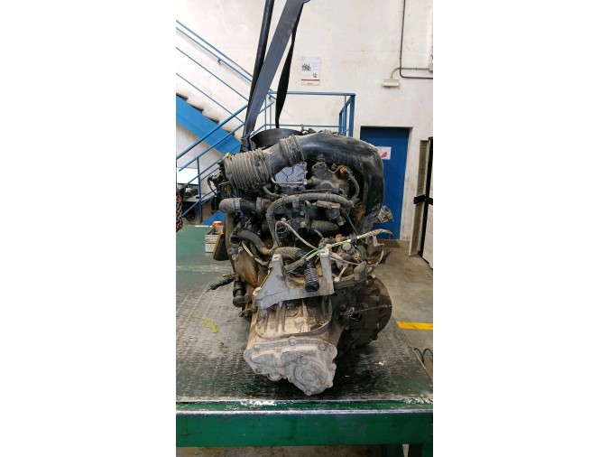 MOTOR CON ACCESORIOS Y CAJA DE CAMBIOS PEUGEOT 607 2006