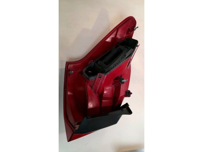PILOTO TRASERO DERECHO PEUGEOT 407 2008