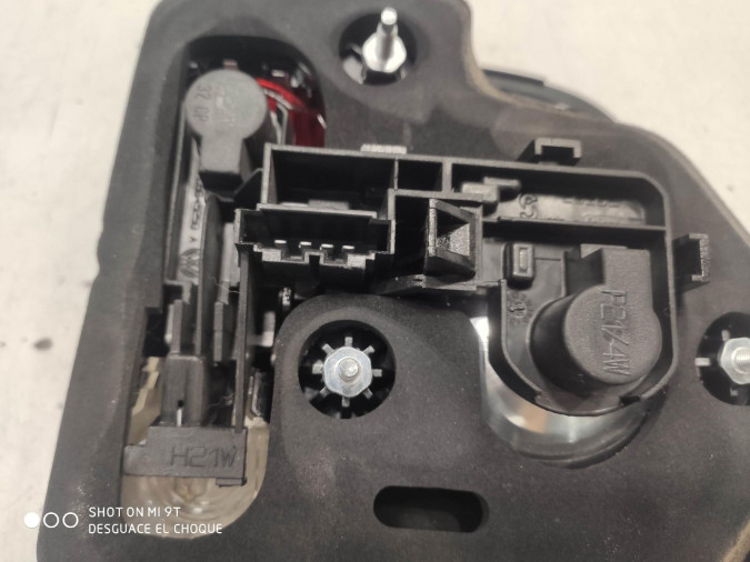 PILOTO TRASERO IZQUIERDO INTERIOR VOLKSWAGEN TOUAREG 2007